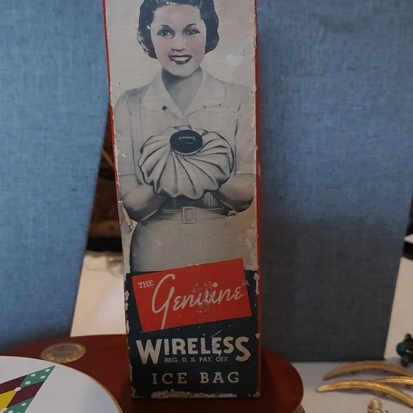 Two Pieces Of Vintage House Items - Picture 2 of 9